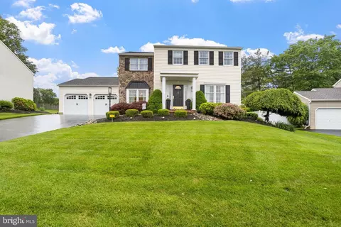 7 Seedling Dr, Holland, PA 18966