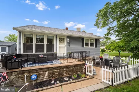 145 Nursery Ave, Levittown, PA 19057