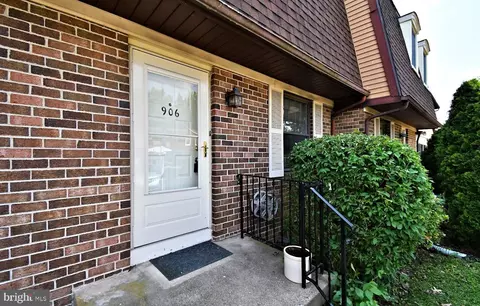 906 Clover Pl, Warminster, PA 18974 photo 2