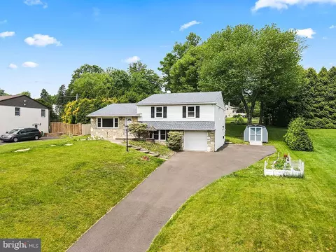 279 Fairhill Dr, Southampton, PA 18966