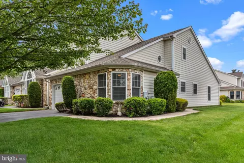 44 Ashley Dr, Ivyland, PA 18974