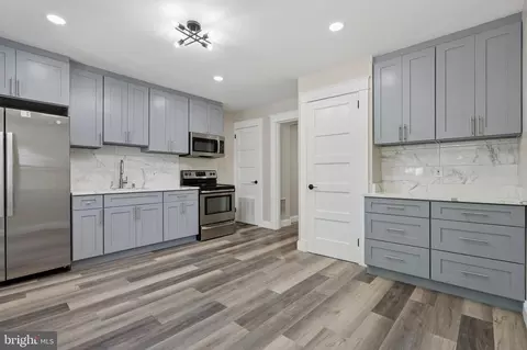 335 Jackson St, Bristol, PA 19007