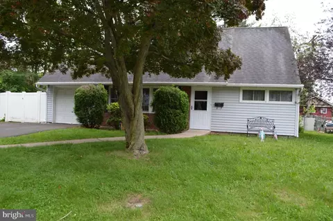 116 Queen Lily Rd, Levittown, PA 19057