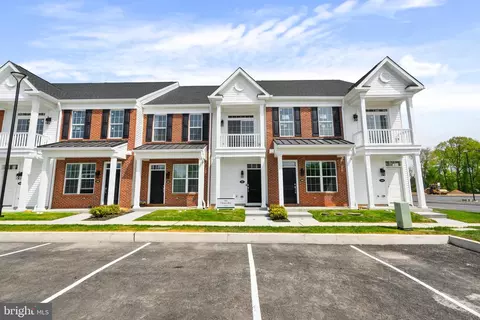 94 Cedar Circle Cir #68, Levittown, PA 19055