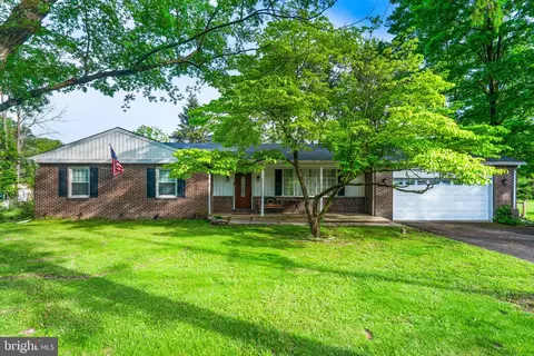 163 Woodland Dr, Doylestown, PA 18901