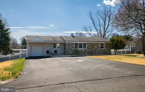 27 N Westview Ave, Feasterville Trevose, PA 19053
