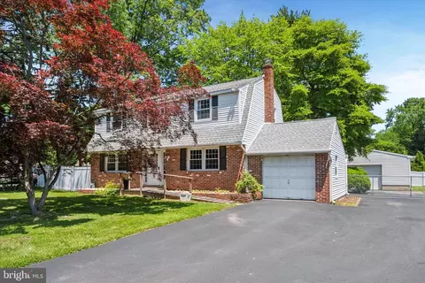 300 Hampton Dr, Feasterville Trevose, PA 19053