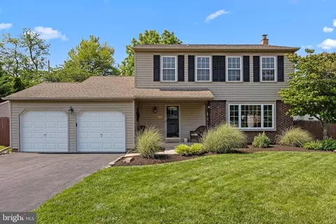 222 Hampton Dr, Langhorne, PA 19047