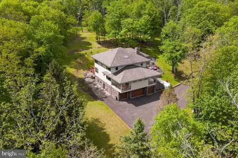 282 Aqueduct Rd, Washington Crossing, PA 18977