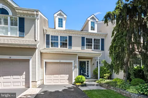13 Honey Locust Ln, Newtown, PA 18940