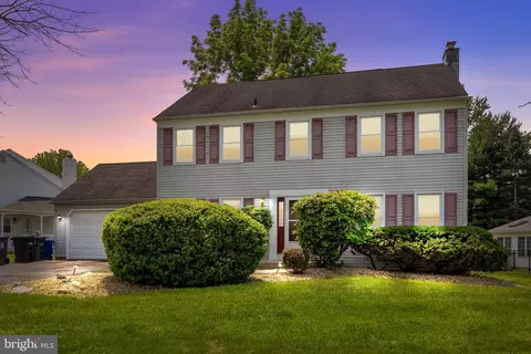 26 Crestview Dr, Southampton, PA 18966
