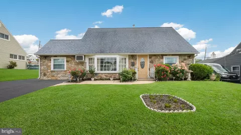 126 Heartwood Rd, Levittown, PA 19056