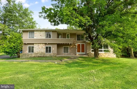 41 S Southwoods Ln, Doylestown, PA 18901