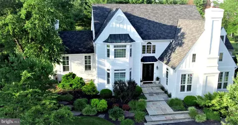 9 Weatherfield Dr, Newtown, PA 18940