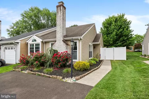 226 Oakridge Dr, Langhorne, PA 19047