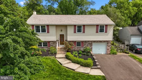 320 Pheasant Run Dr, Doylestown, PA 18901