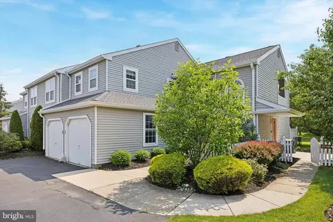 613 B Rose Hollow Dr #B, Yardley, PA 19067