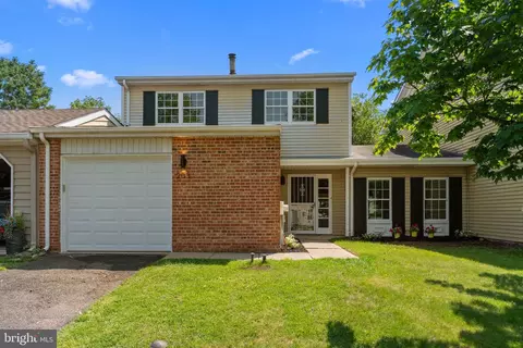 203 Commonwealth Dr, Newtown, PA 18940