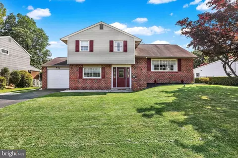 869 Primrose Dr, Warminster, PA 18974