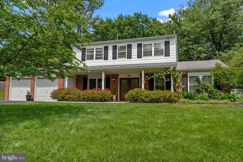 95 Meadowfield Dr, Southampton, PA 18966