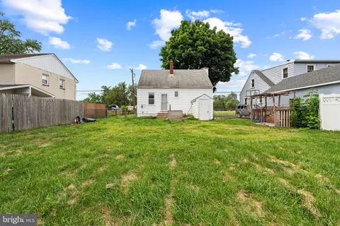 Exterior - 2318 Prospect Ave, Croydon, PA 19021 photo 3 of 4