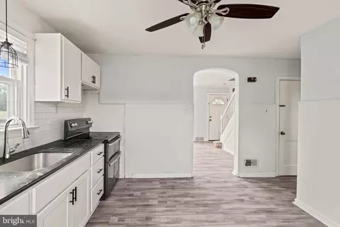 Entry Way - 2318 Prospect Ave, Croydon, PA 19021 photo 3 of 4
