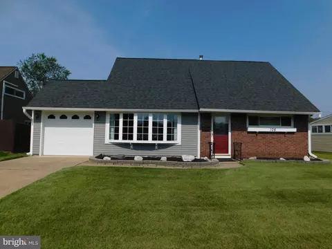 106 Junewood Dr, Levittown, PA 19055