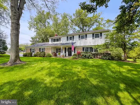 922 Edgewood Rd, Yardley, PA 19067