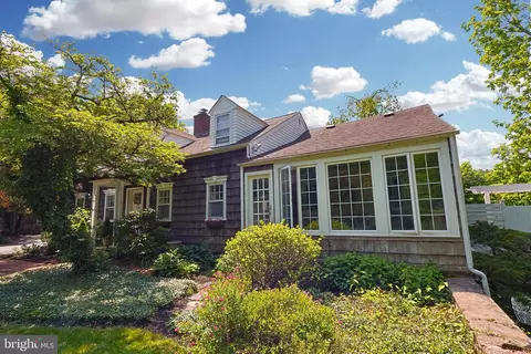726 Forest Grove Rd, Wycombe, PA 18980