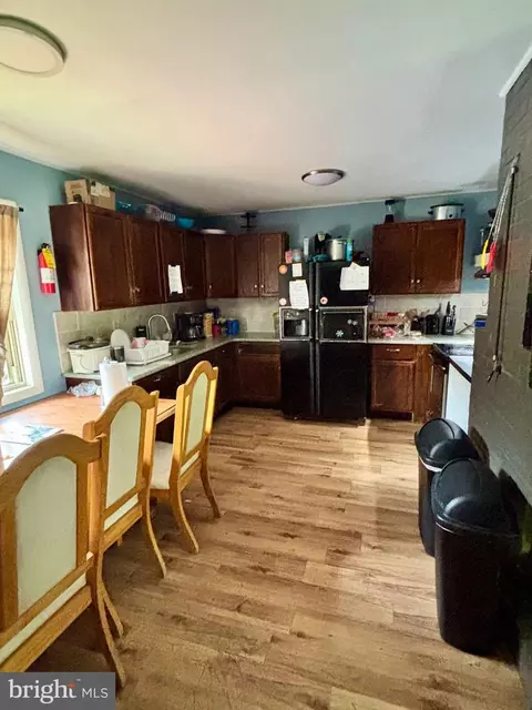 14 Farmbrook Dr, Levittown, PA 19055 photo 3