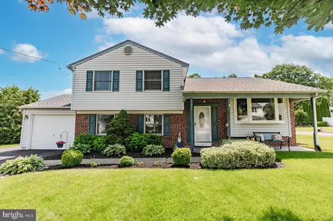 1227 Lynda Ln, Warminster, PA 18974