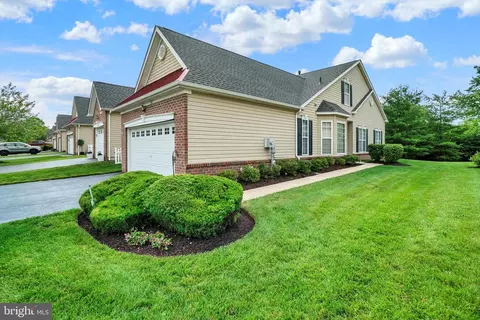 210 Dorchester Dr, Sellersville, PA 18960