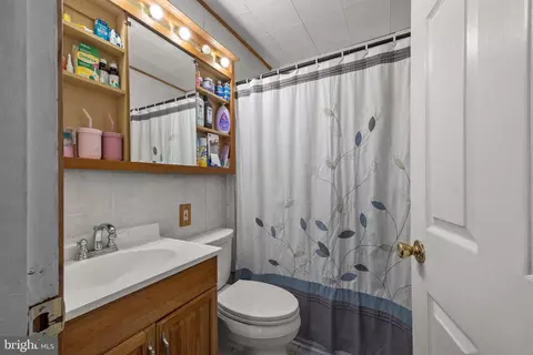 35 Long Loop Rd, Levittown, PA 19056 photo 15