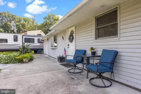 35 Long Loop Rd, Levittown, PA 19056 photo 3