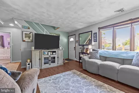 35 Long Loop Rd, Levittown, PA 19056 photo 6