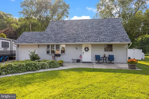 35 Long Loop Rd, Levittown, PA 19056 photo 2