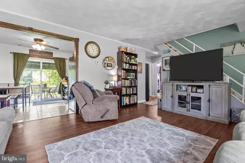 35 Long Loop Rd, Levittown, PA 19056 photo 5