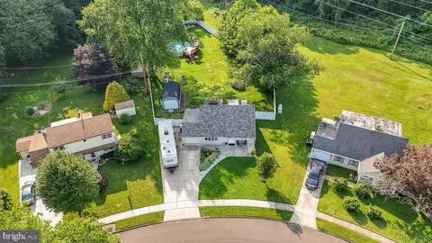 35 Long Loop Rd, Levittown, PA 19056 photo 32