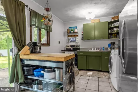 35 Long Loop Rd, Levittown, PA 19056 photo 8