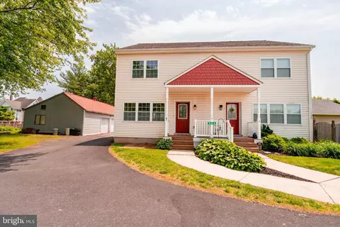 19 E Broad St #B-1, Trumbauersville, PA 18970