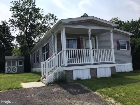 6021 Falmont Dr, Morrisville, PA 19067