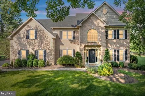 6 Windrose Cir, Doylestown, PA 18901
