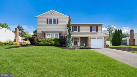 275 Magnolia Rd, Warminster, PA 18974