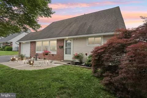 49 Quail Rd, Levittown, PA 19057
