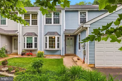 72 Carousel Cir, Doylestown, PA 18901