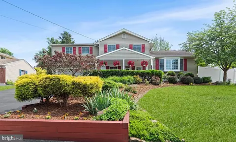 1081 Little Ln, Warminster, PA 18974