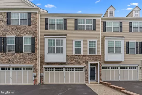209 Chestnut Ct, Langhorne, PA 19047