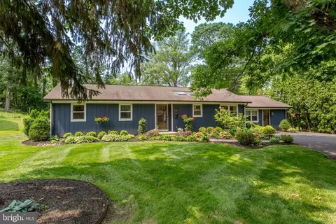 230 N West St, Doylestown, PA 18901
