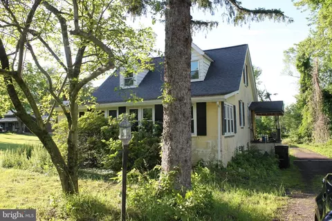 2042 Upper Ridge Rd, Green Lane, PA 18054
