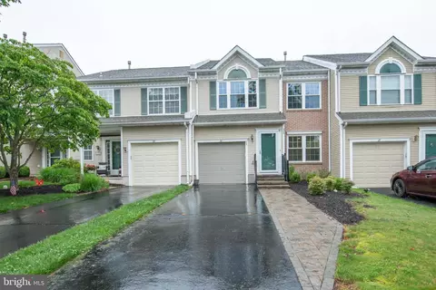 32 Camellia Ct, Newtown, PA 18940